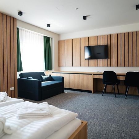 Hunor Hotel Es Etterem Vásárosnamény Exteriör bild