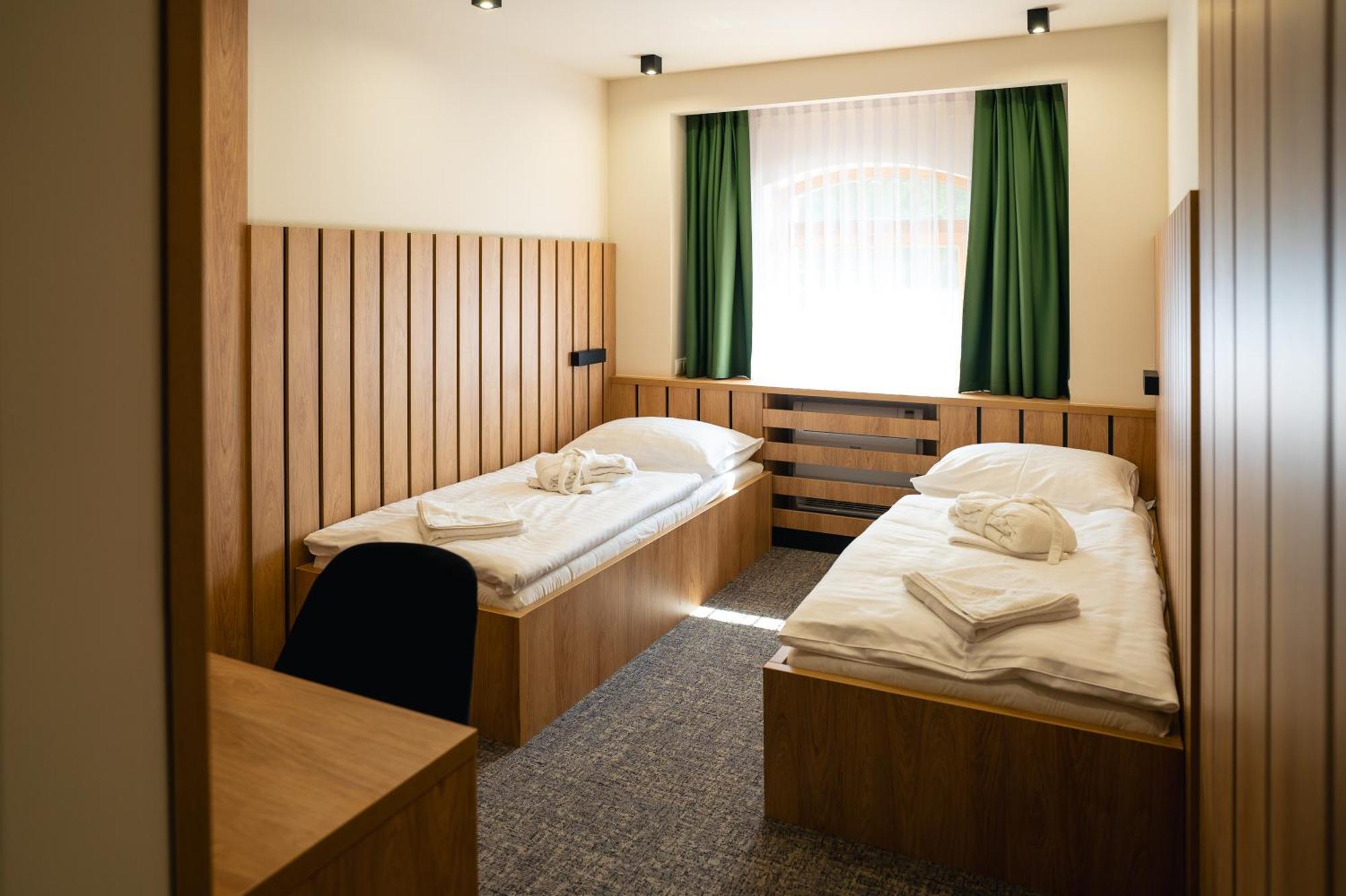 Hunor Hotel Es Etterem Vásárosnamény Rum bild